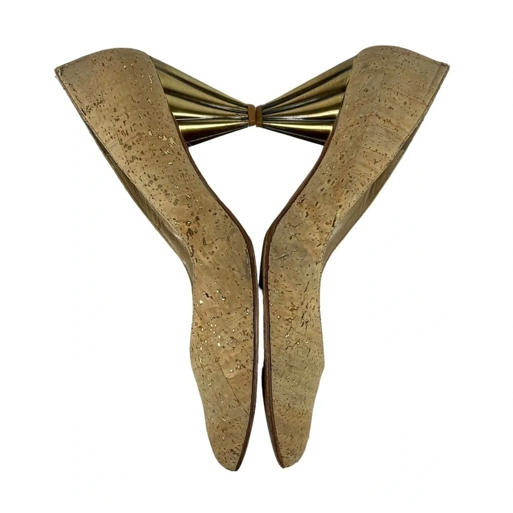 STUART WEITZMAN VINTAGE CORK V CLEAVAGE LEATHER SOLE SCULPTURAL HEEL PUMP HEELS